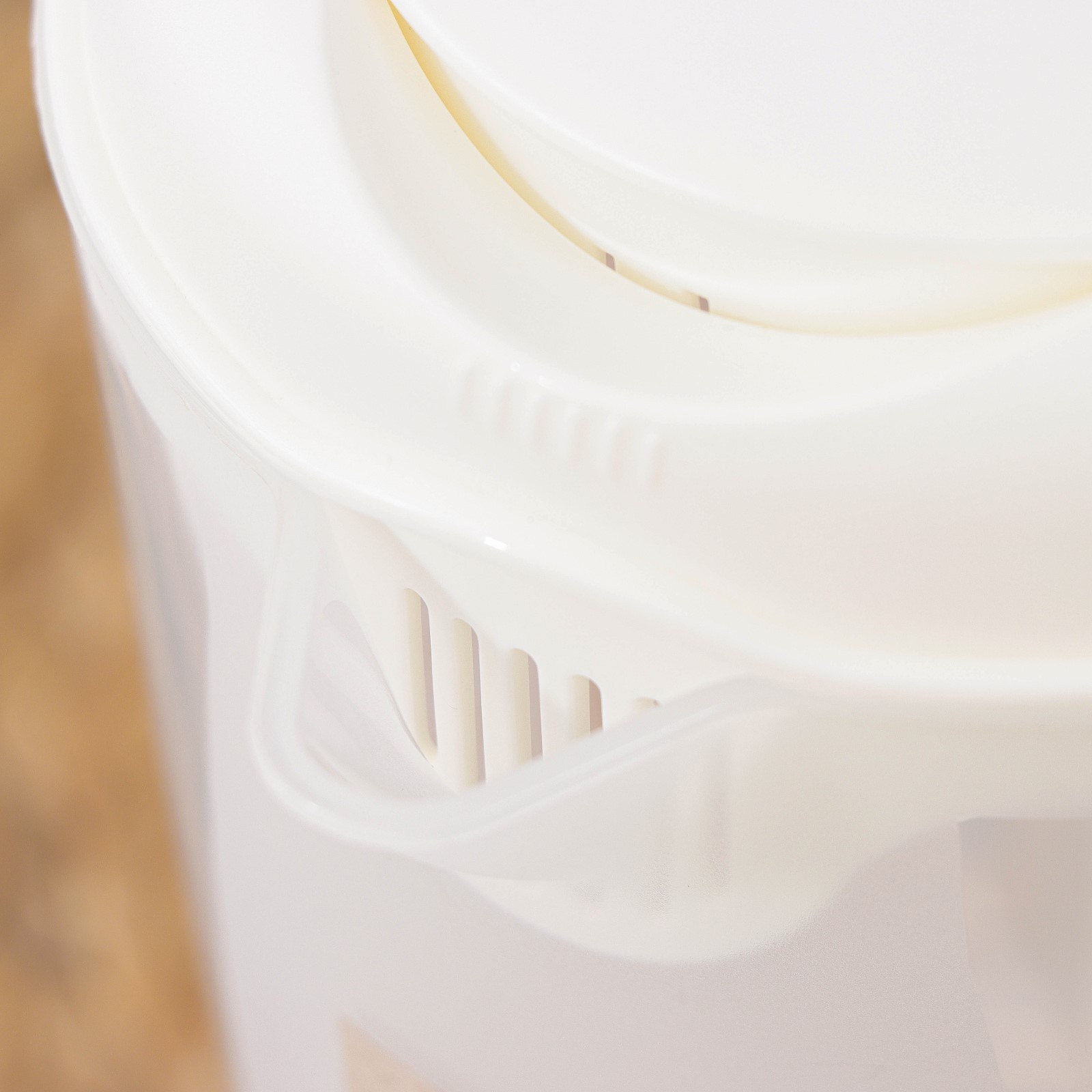 Емкость д/продуктов д/Миксера пластм. 1,5л цвет микс PT1148 ("Plast Team") *1/8/16 Емкость д/продуктов д/Миксера пластм. 1,5л цвет микс PT1148 ("Plast Team") *1/8/16