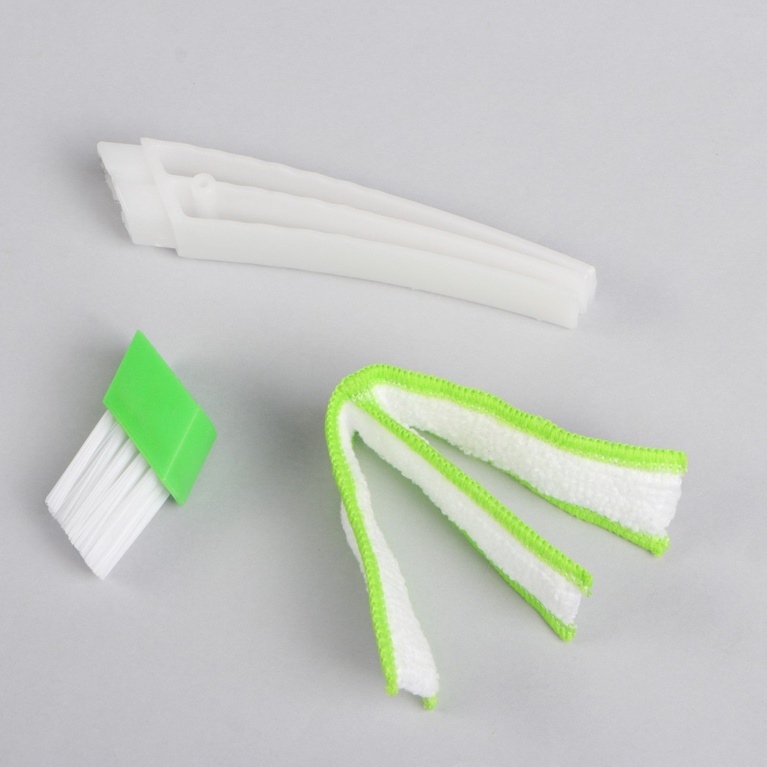 яяяЩетка для чистки труднодоступных мест в автомобиле   9279852