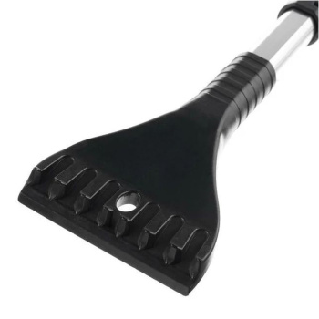 Щётка-смётка автомобильная 61-87 см со скребком телескопическая  арт.863713 TORSO *1/50