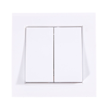 Розетка Бриллиант СП 1-мест. белая сз с крышкой 16А IP20 UNIVersal 7947649 *10100